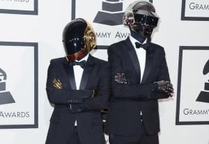 Daft Punk sur le tapis rouge des Grammy Awards